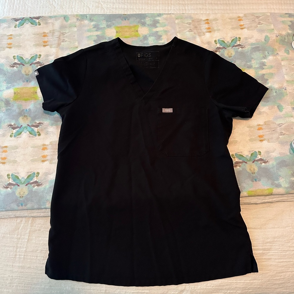 Black figs scrub top